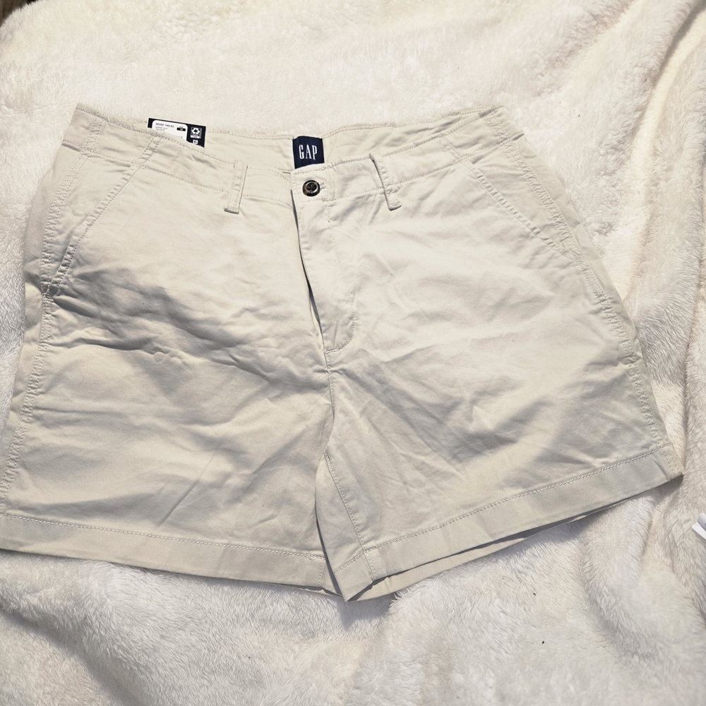 GAP Women's Cream Shorts